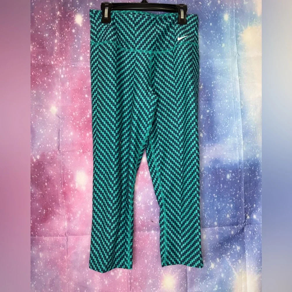 Cropped Nike printed pants 🛍